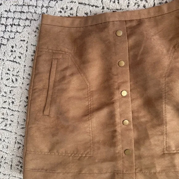 H&M Brown Button-Front Mini Skirt - Picture 2 of 5
